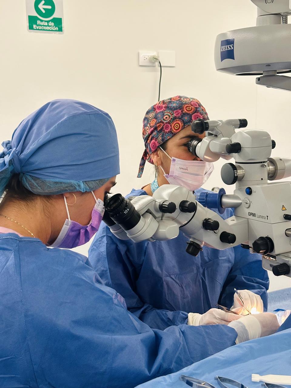 medico-especialista-en-oftalmologia-en-queretaro-mexico